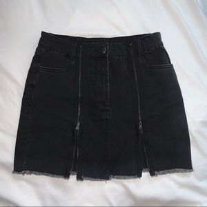 NWOT F21 DENIM SKIRT W/ 2 FRONT ZIPPER DESIGN